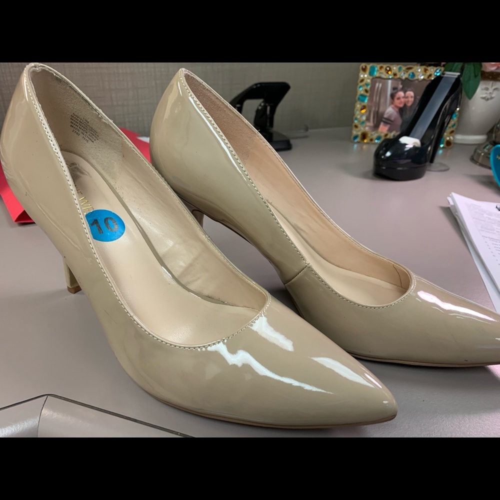 Nine West nude pumps sz 10
